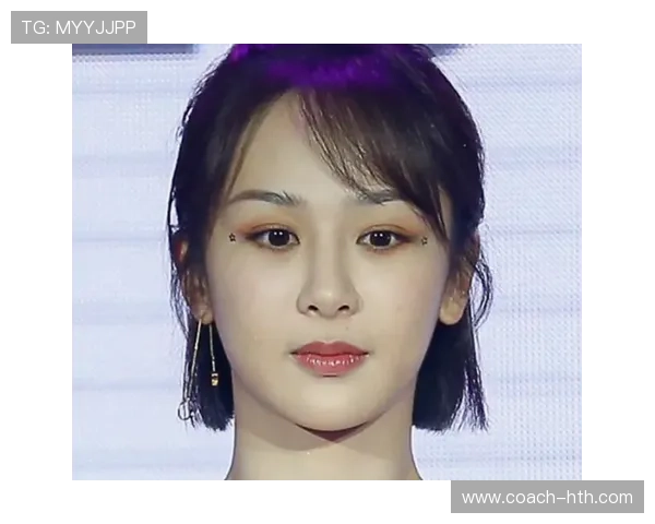 扎丸子头的足球球星展现不一样的场上风采与个性魅力