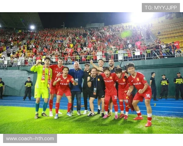 龙洲湾足球队明星球员阵容分析与表现亮点探讨 龙洲湾足球队明星球员阵容分析与表现亮点探讨